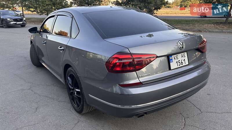Седан Volkswagen Passat 2017 в Днепре