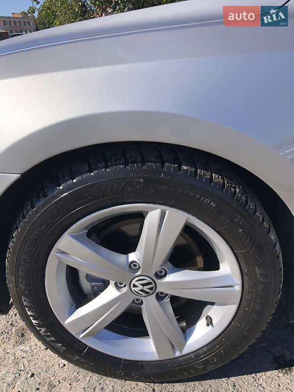 Седан Volkswagen Passat 2013 в Полтаві