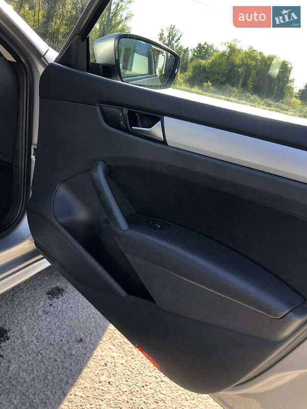 Седан Volkswagen Passat 2013 в Полтаві