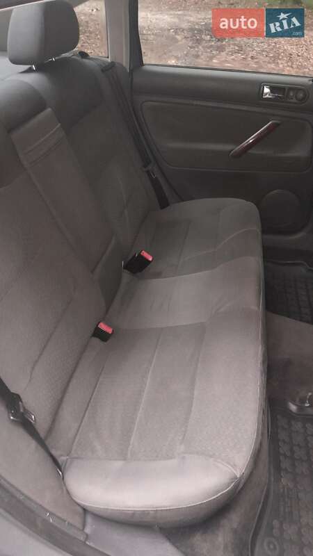 Седан Volkswagen Passat 2004 в Каменке-Бугской