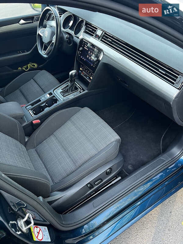 Универсал Volkswagen Passat 2022 в Луцке фото 13 Универсал Volkswagen Passat 2022 в Луцке