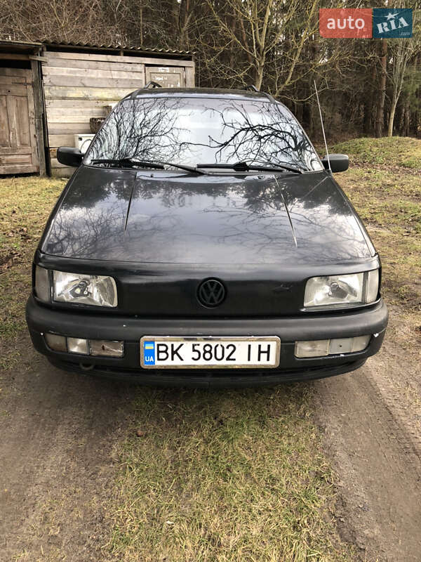 Универсал Volkswagen Passat 1992 в Клевани