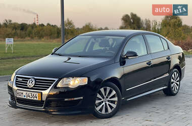 Седан Volkswagen Passat 2010 в Ровно
