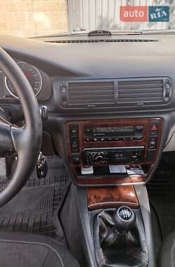 Седан Volkswagen Passat 2004 в Черновцах