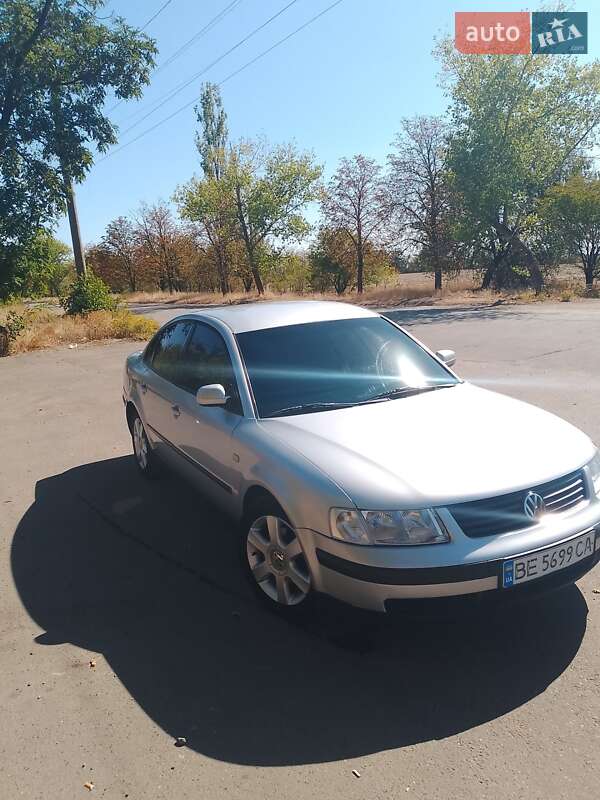 Седан Volkswagen Passat 1999 в Первомайске