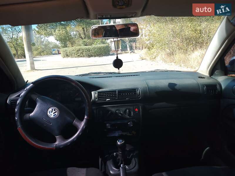 Седан Volkswagen Passat 1999 в Первомайске