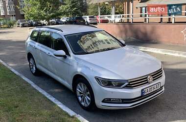 Универсал Volkswagen Passat 2016 в Киеве