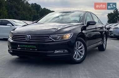 Седан Volkswagen Passat 2017 в Киеве
