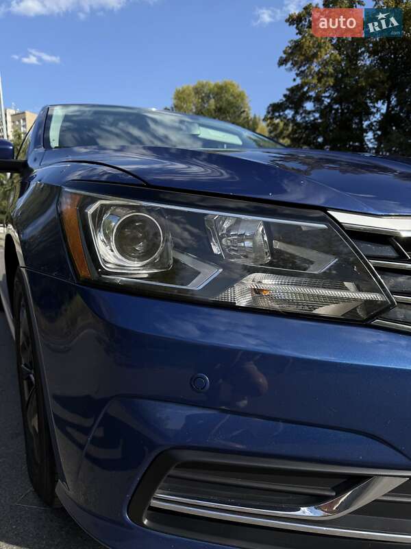 Седан Volkswagen Passat 2017 в Киеве