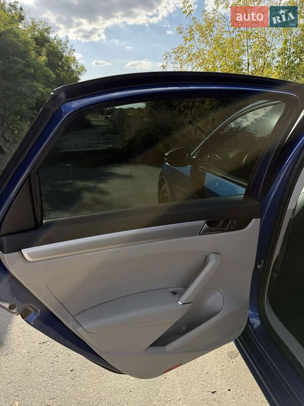 Седан Volkswagen Passat 2017 в Киеве