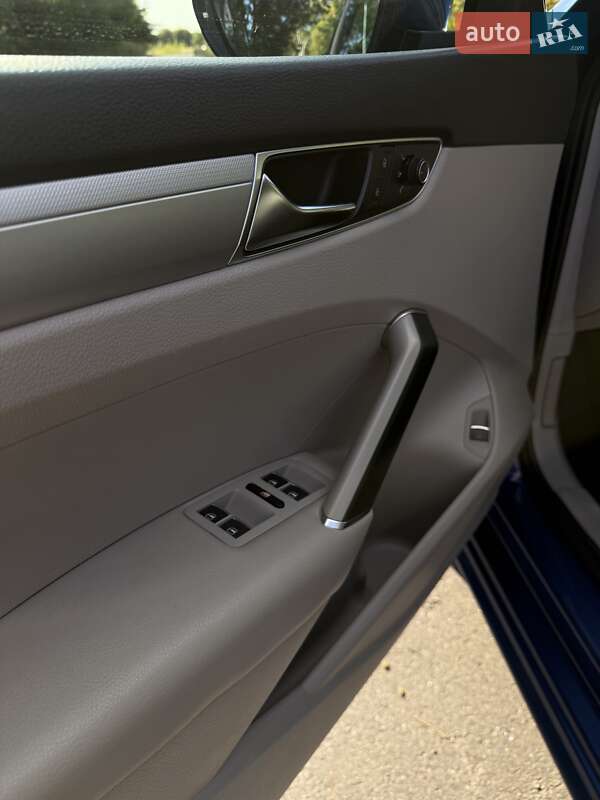 Седан Volkswagen Passat 2017 в Киеве