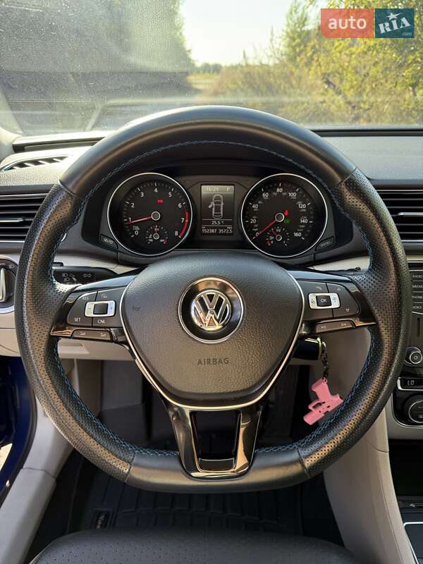 Седан Volkswagen Passat 2017 в Киеве