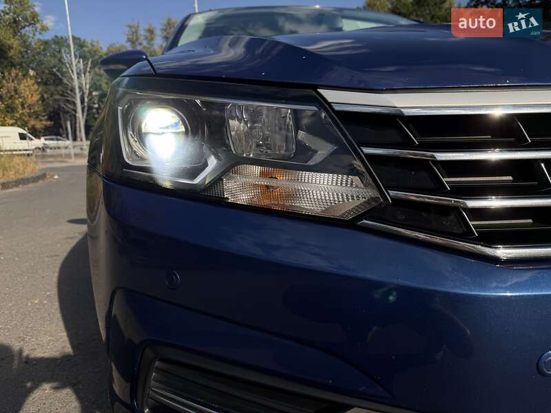 Седан Volkswagen Passat 2017 в Киеве