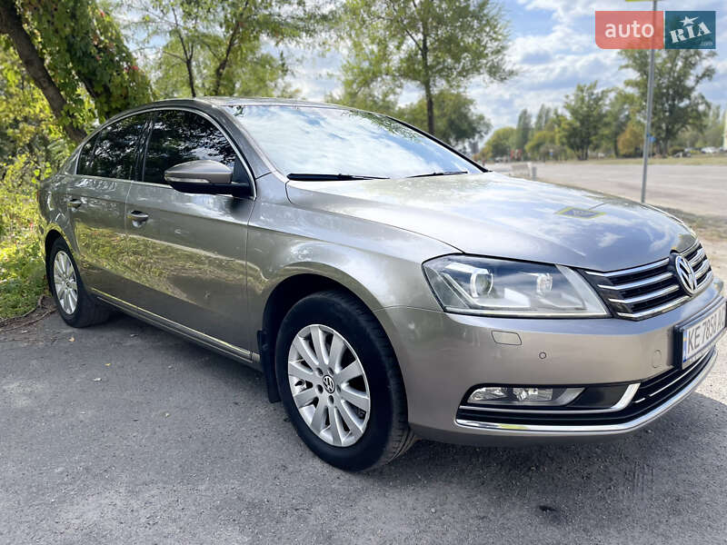 Седан Volkswagen Passat 2012 в Каменском