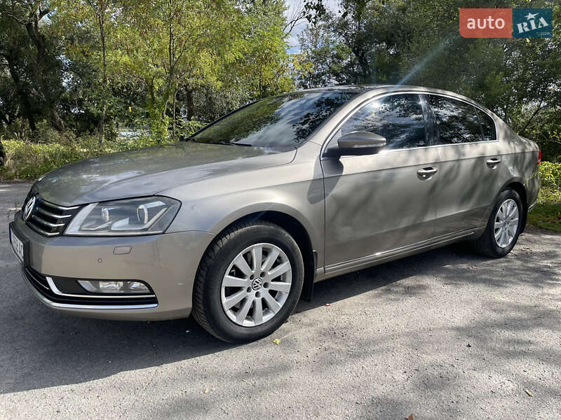 Седан Volkswagen Passat 2012 в Каменском