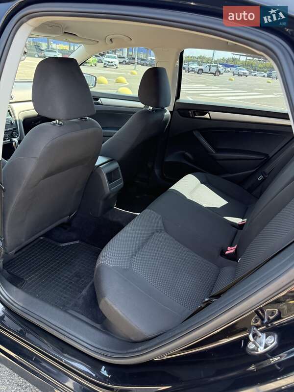Седан Volkswagen Passat 2012 в Киеве