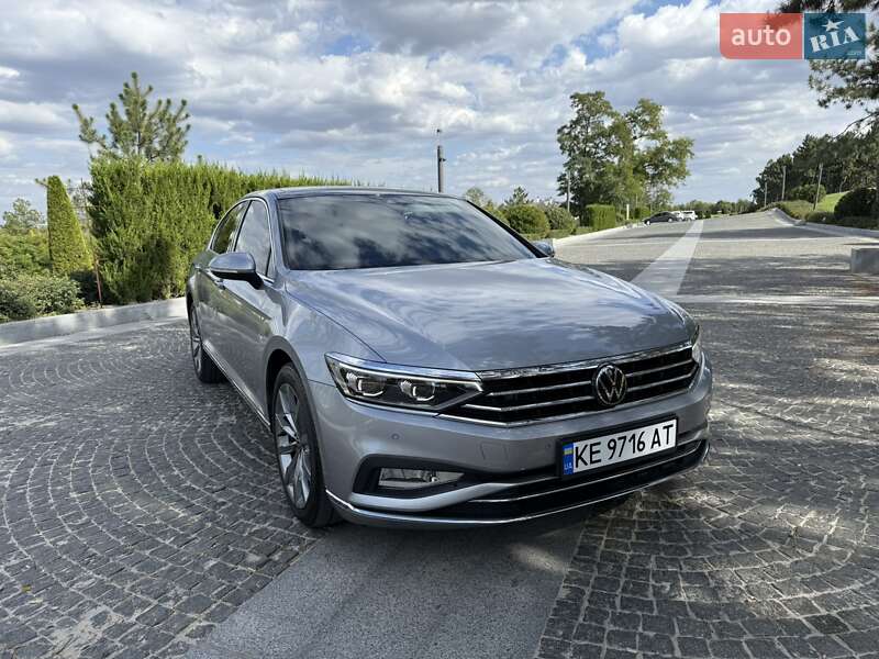 Седан Volkswagen Passat 2020 в Днепре