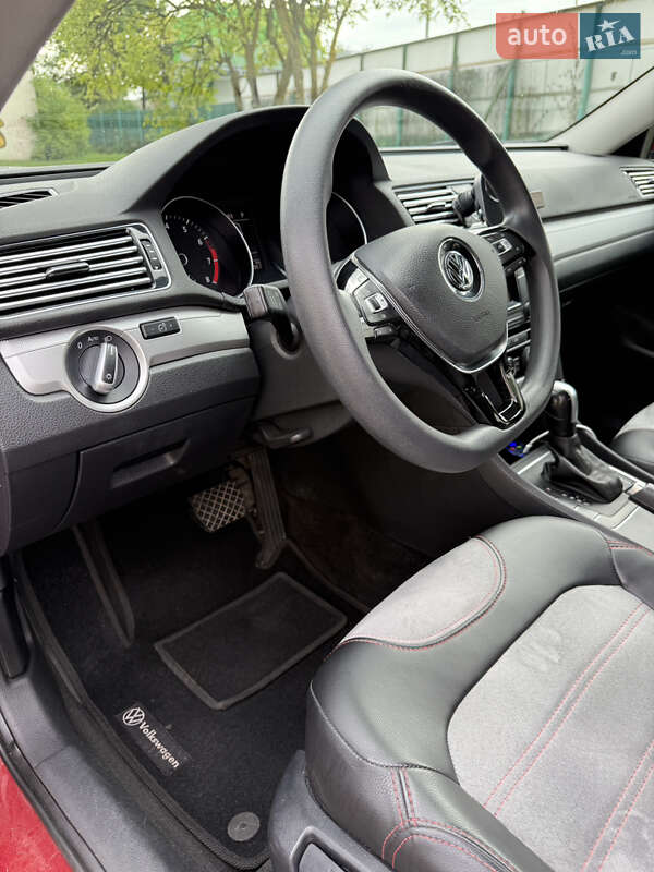 Седан Volkswagen Passat 2016 в Иршаве