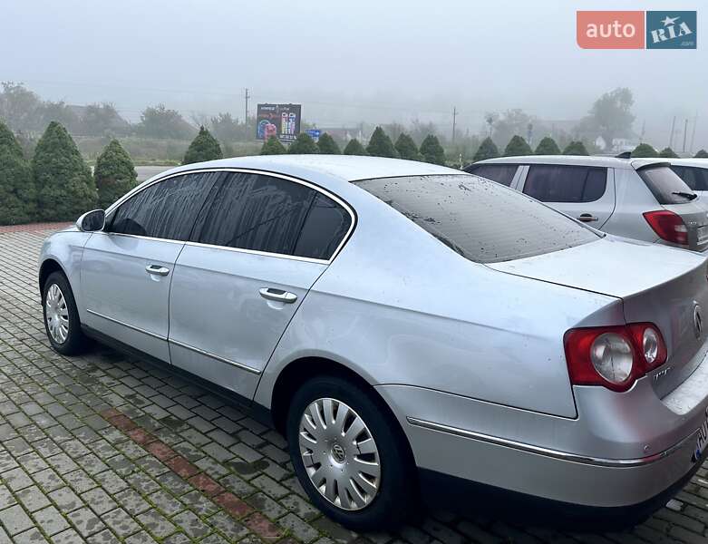 Седан Volkswagen Passat 2005 в Хусте