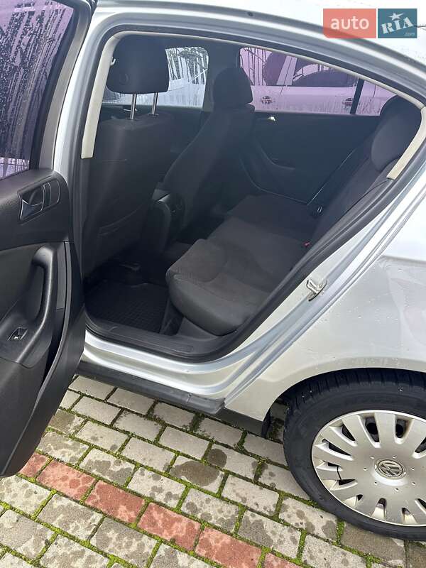 Седан Volkswagen Passat 2005 в Хусте