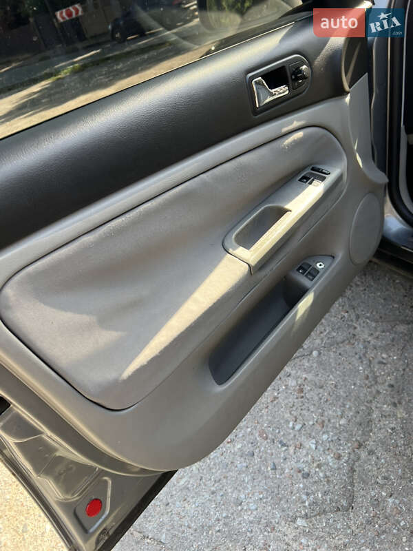 Седан Volkswagen Passat 2001 в Чернігові