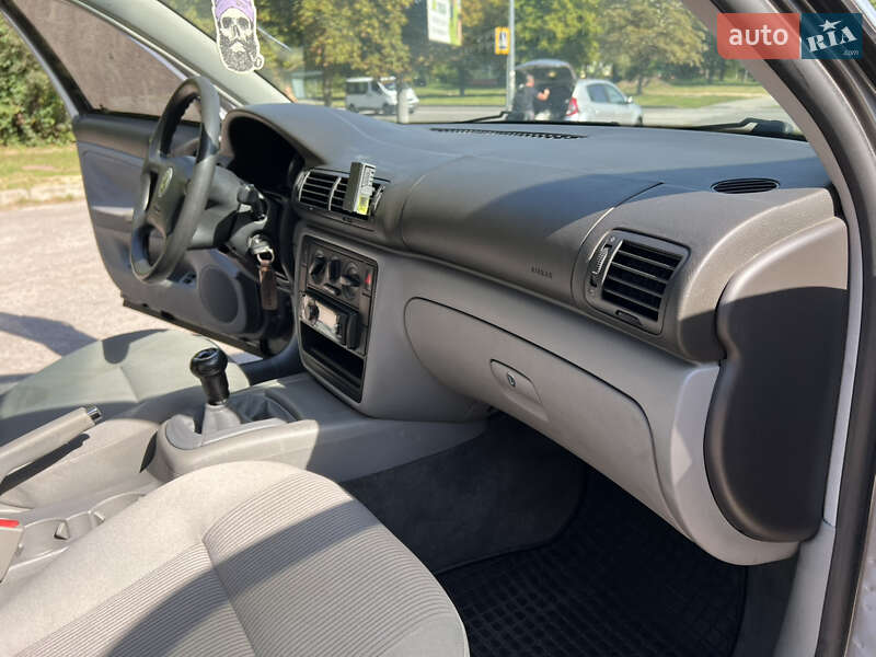 Седан Volkswagen Passat 2001 в Чернігові