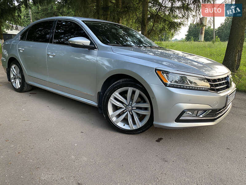 Седан Volkswagen Passat 2015 в Тернополе