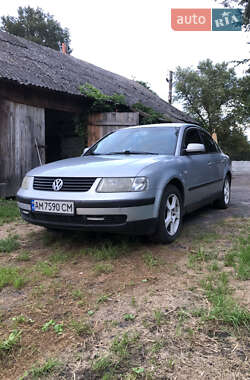 Седан Volkswagen Passat 2000 в Народичах