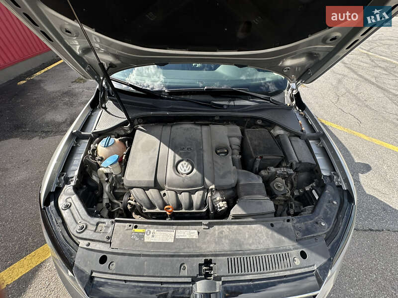 Седан Volkswagen Passat 2013 в Киеве