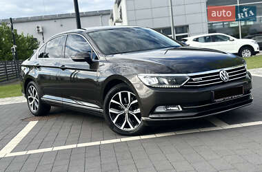 Седан Volkswagen Passat 2016 в Мукачевому