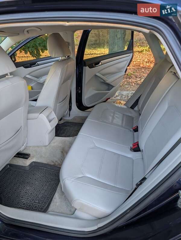 Седан Volkswagen Passat 2014 в Дніпрі
