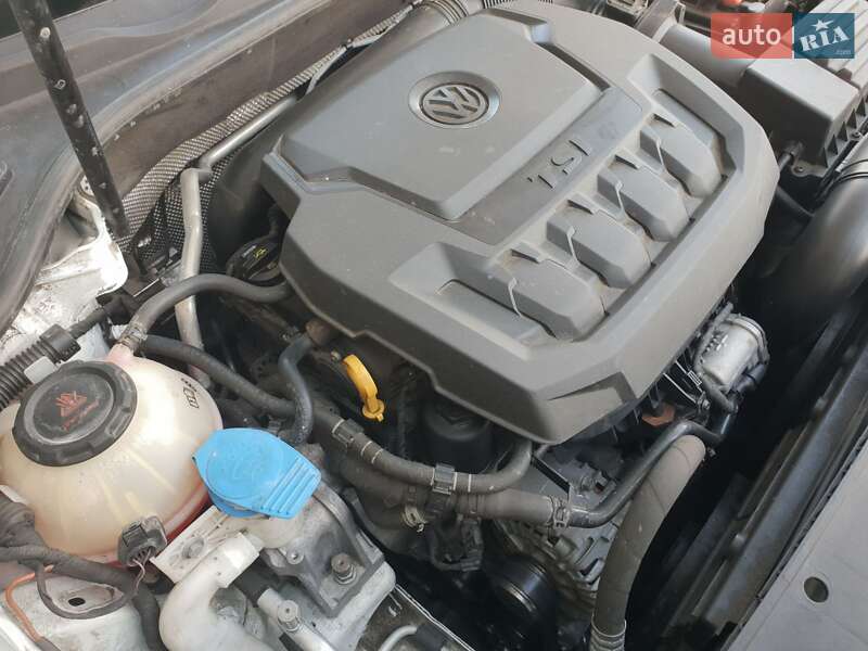 Седан Volkswagen Passat 2018 в Ивано-Франковске