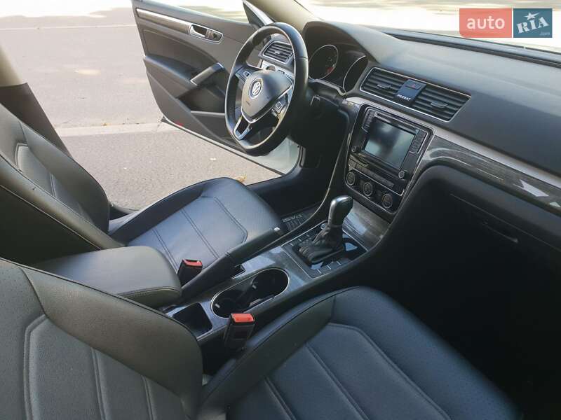 Седан Volkswagen Passat 2018 в Ивано-Франковске