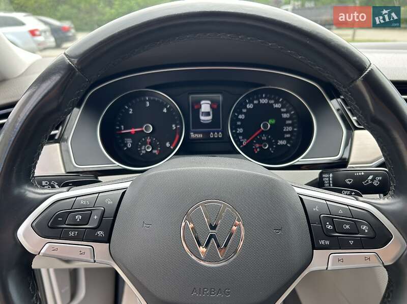 Седан Volkswagen Passat 2020 в Львове