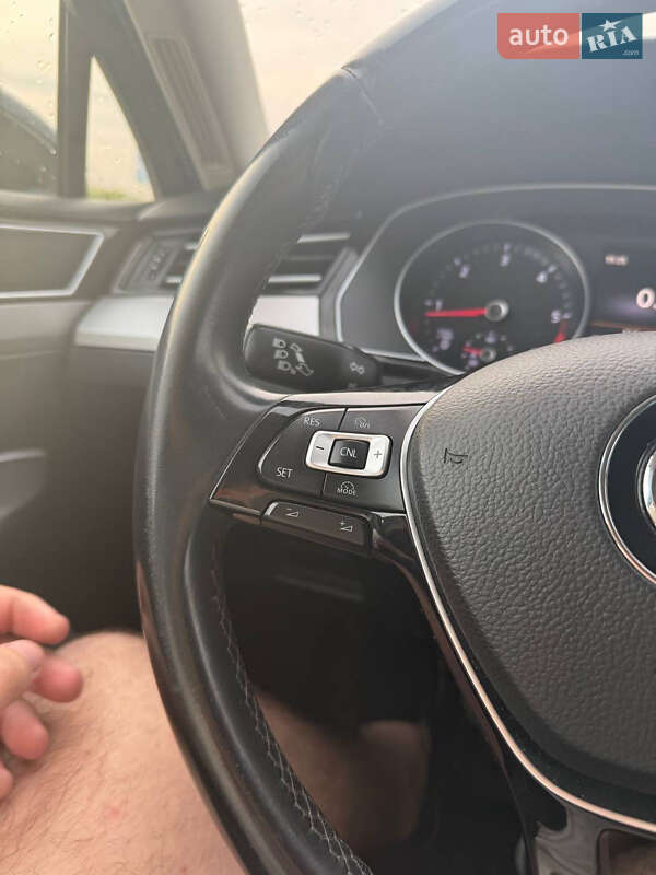 Універсал Volkswagen Passat 2015 в Львові
