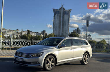 Универсал Volkswagen Passat 2018 в Киеве