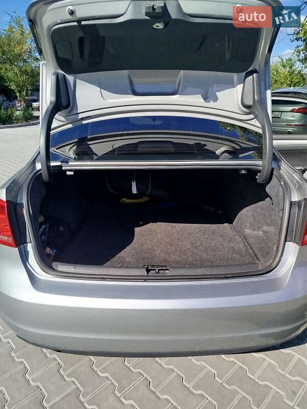 Седан Volkswagen Passat 2013 в Кропивницком