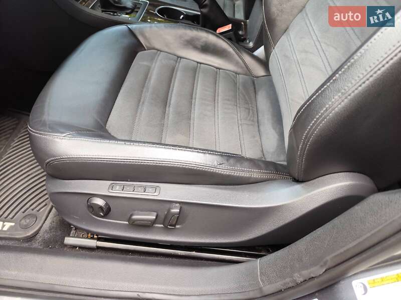 Седан Volkswagen Passat 2013 в Дубно