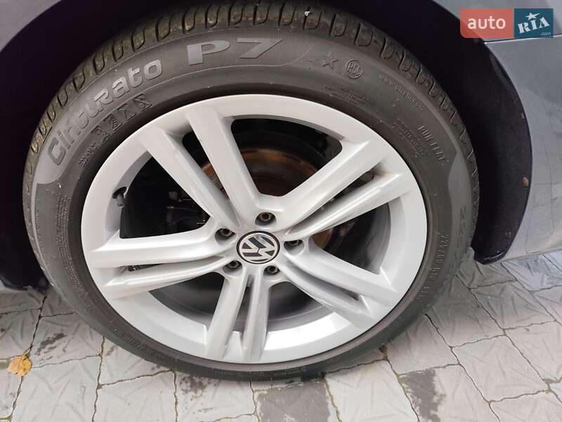 Седан Volkswagen Passat 2013 в Дубно