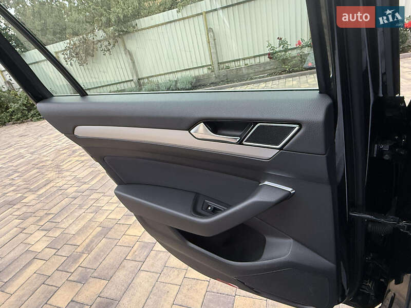 Универсал Volkswagen Passat 2017 в Виннице фото 17 Универсал Volkswagen Passat 2017 в Виннице