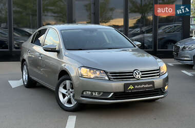 Седан Volkswagen Passat 2013 в Киеве