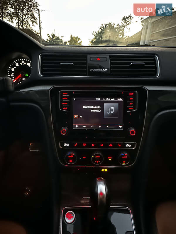 Седан Volkswagen Passat 2018 в Киеве