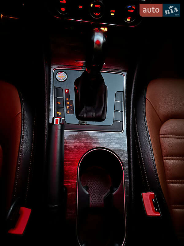 Седан Volkswagen Passat 2018 в Киеве