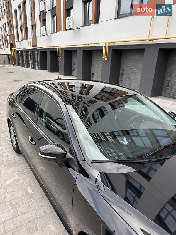 Седан Volkswagen Passat 2013 в Виннице