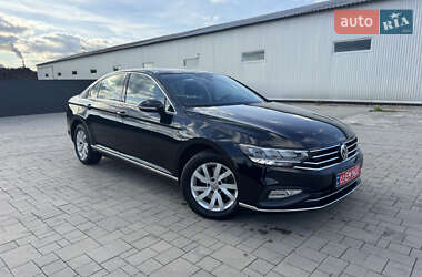 Седан Volkswagen Passat 2020 в Калуше