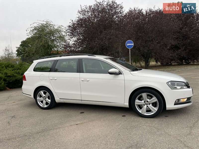 Універсал Volkswagen Passat 2013 в Миколаєві
