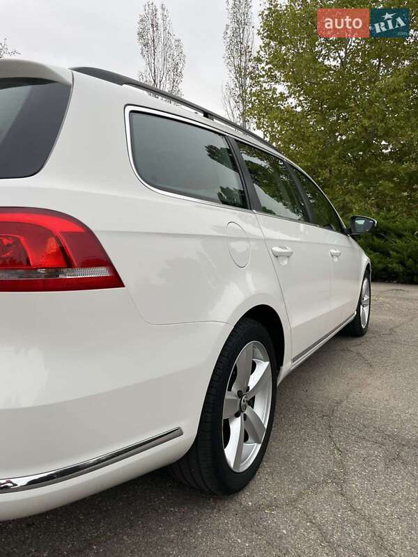 Універсал Volkswagen Passat 2013 в Миколаєві
