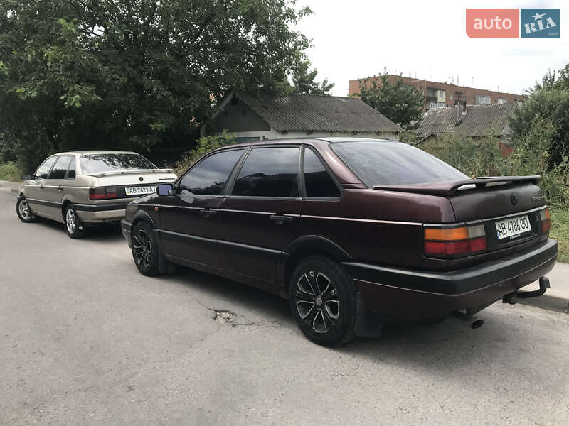 Седан Volkswagen Passat 1993 в Калиновке