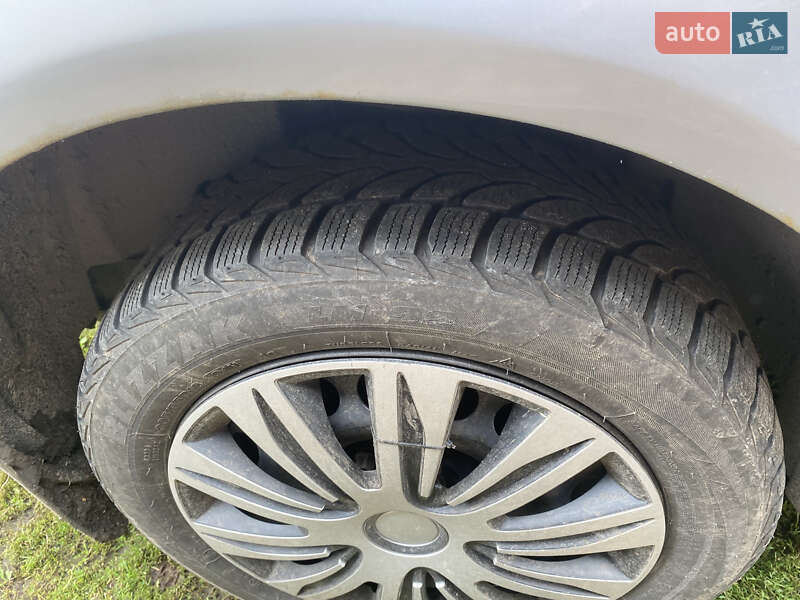 Універсал Volkswagen Passat 1999 в Вараші