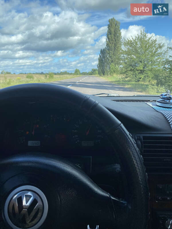 Універсал Volkswagen Passat 1999 в Вараші